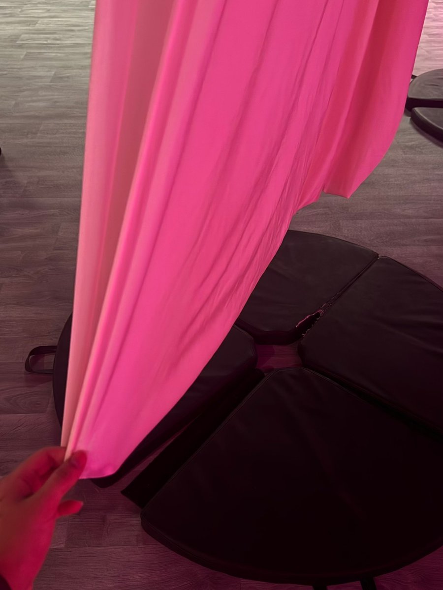 IiAljoj's tweet photo. aerialyoga time 🪄 #aerialyoga https://t.co/iLKOq50SfW