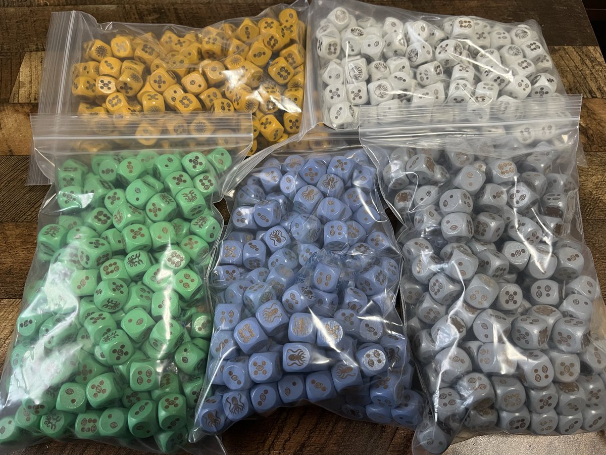 後いくつ作れば終わるのだろう(°_°)
筆が3本使い物にならなくなりました笑