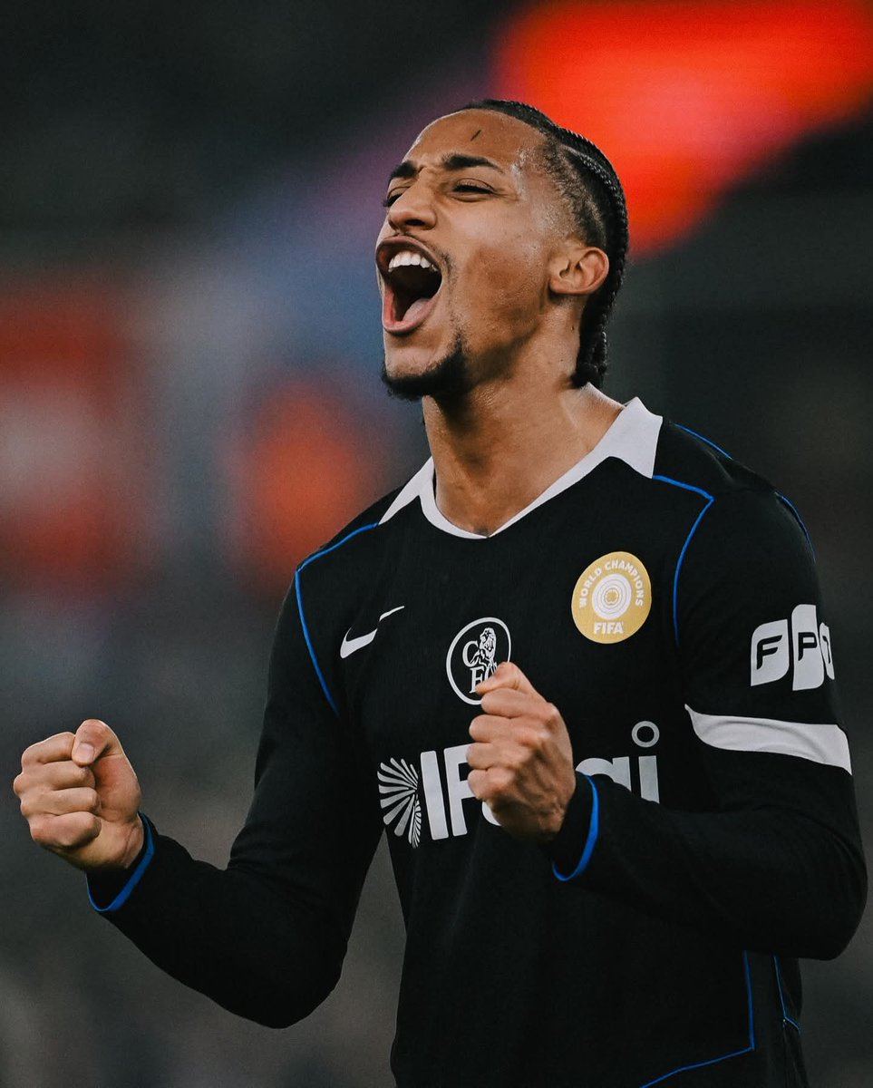 NinetyPlus99's tweet photo. JOAO PEDRO IS UNSTOPPABLE! 🇧🇷🎩🔥
​A historic hat-trick and an assist to sink Villa 4-1!. Chelsea are officially back in the Top 4 race. Is Joao Pedro the signing of the season? 👇
​#CFC  #Chelsea #PremierLeague #AstonVilla #football
📸: @ChelseaFC https://t.co/KXq1mAbYes