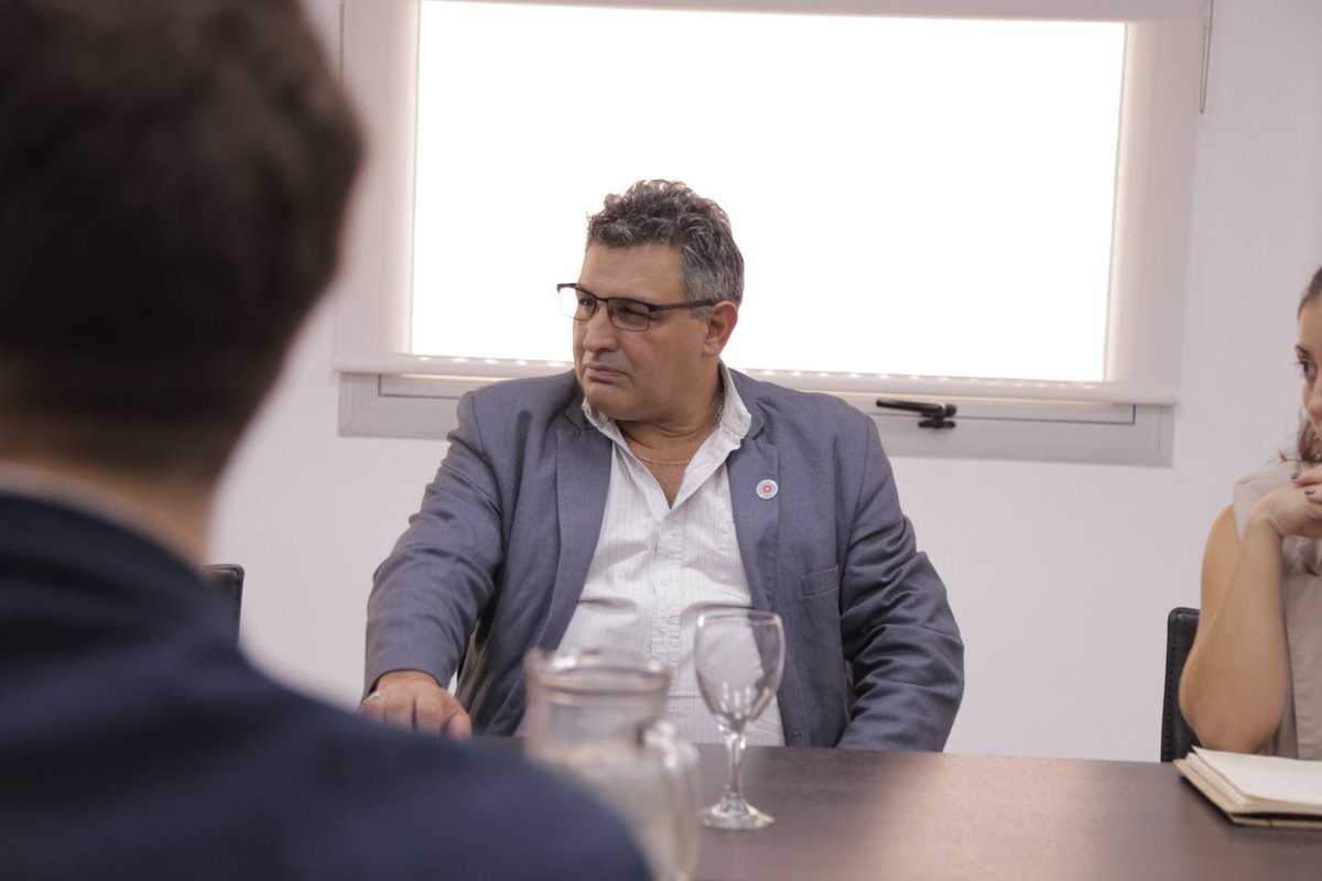 Con el director de Catalunya Exterior de la Generalitat de Catalunya, Oriol Lázaro Llovera, trabajamos sobre acceso al empleo, inclusión de personas con discapacidad, cooperativas y tecnología, en el marco del acuerdo impulsado por el gobernador Axel Kicillof.