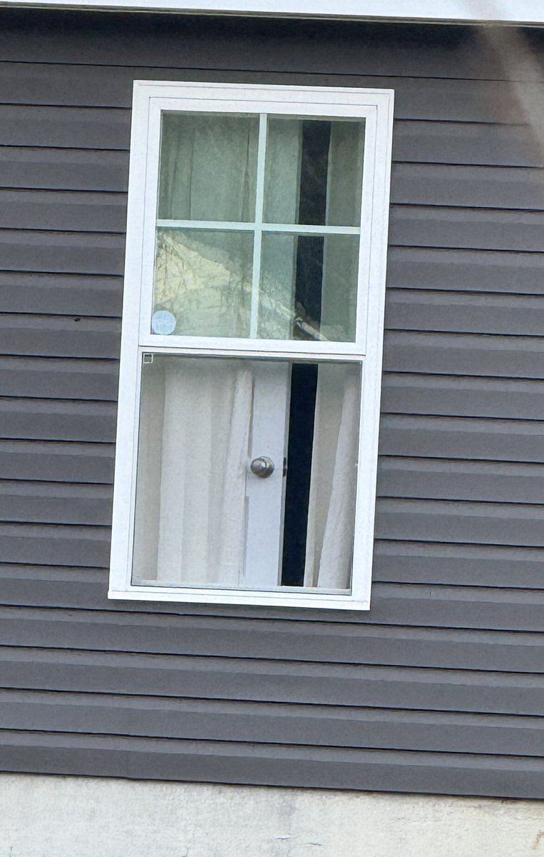 m63745691's tweet photo. Like and RT if you wish you were the neighbor across the street 😌 https://t.co/Rbrc59nedp