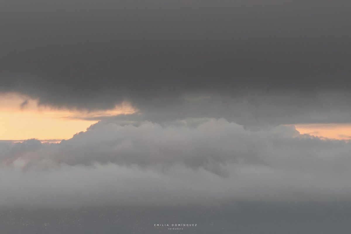 Cielo, horizonte y… tienen que adivinar qué es la tercera foto. Es algo que siempre sigo. Esto fue hermoso de ver
#Piriápolis