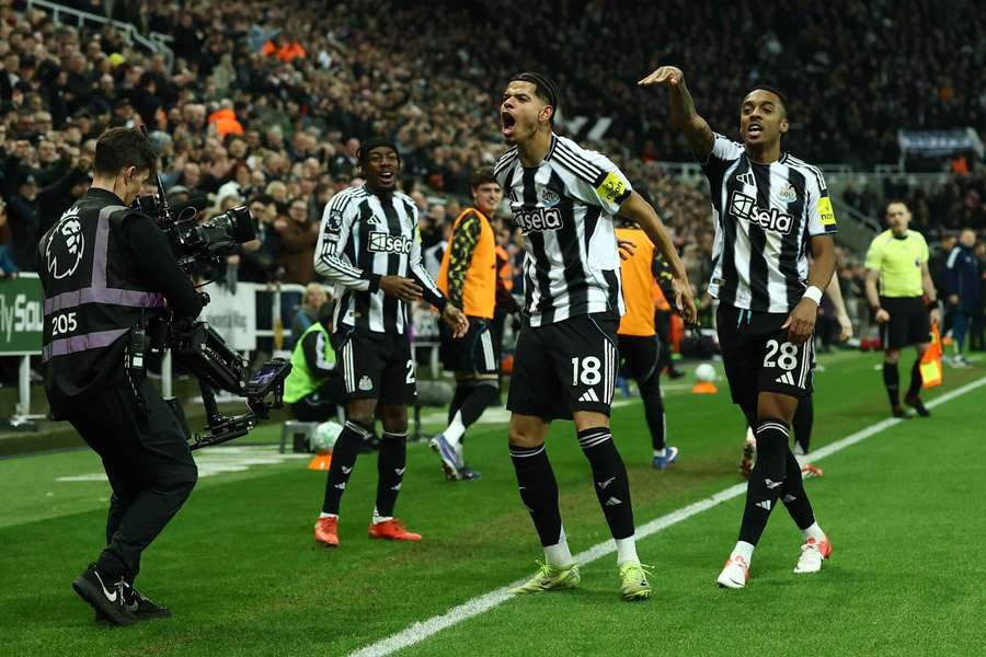 🇩🇰 Eddie Howe on William Osula: 

🗣️ “He asked for 10 balls in training yesterday (shooting practice) … at the end of the session. 
🗣️ “Identical chances to that one…and he scored 8 out of 10…then repeated it again tonight!”

#NUFC
