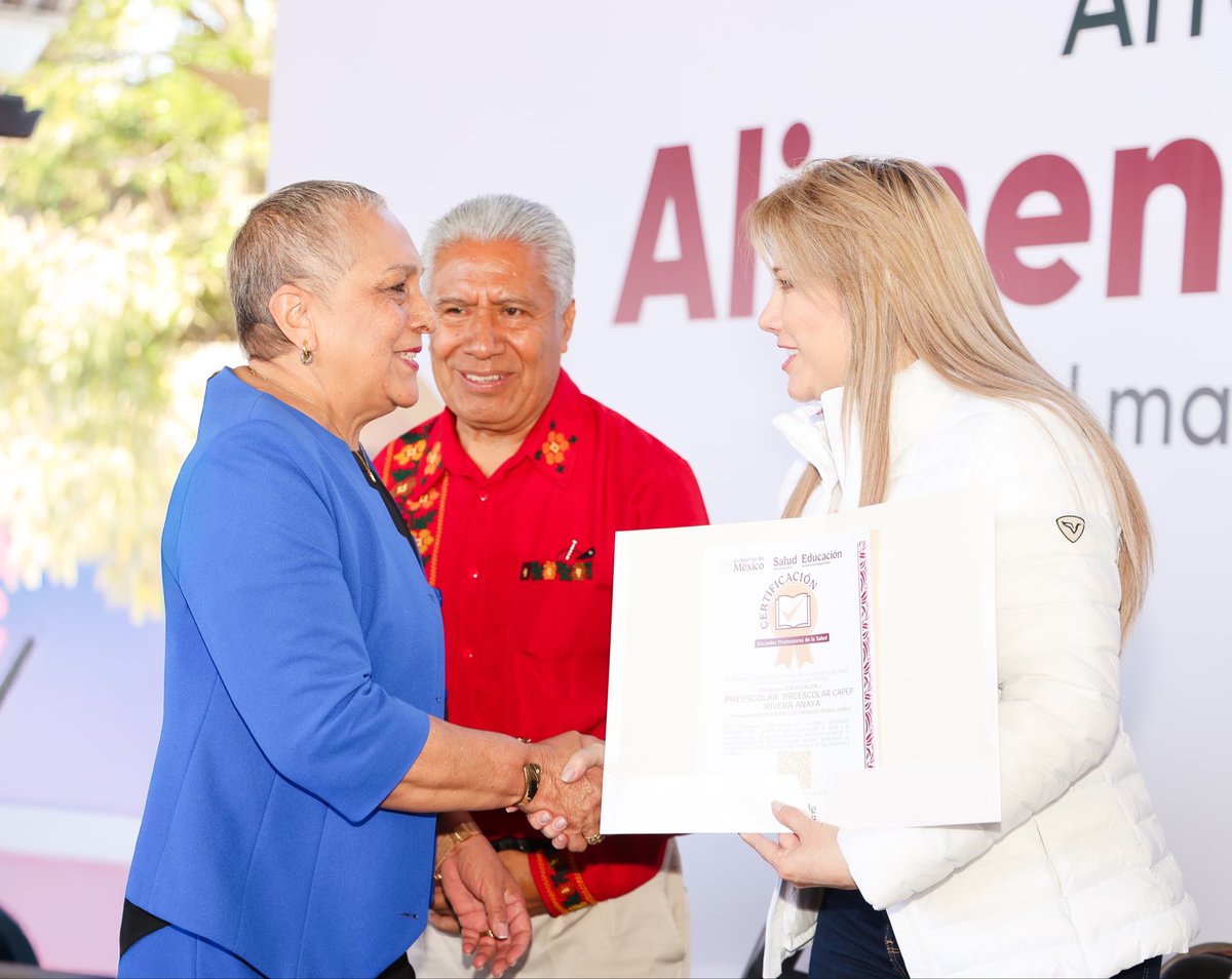 Mi esposa Ceci Arellano llevó a cabo el arranque de los programas “Alimenta tu aprendizaje” y “Vive saludable, juega feliz” 🍎🍽️😄 en la Secundaria Narciso Mendoza🏫, impulsando acciones que fortalecen la salud y el bienestar de nuestras niñas y niños poblanos. 👧🏻👦🏻