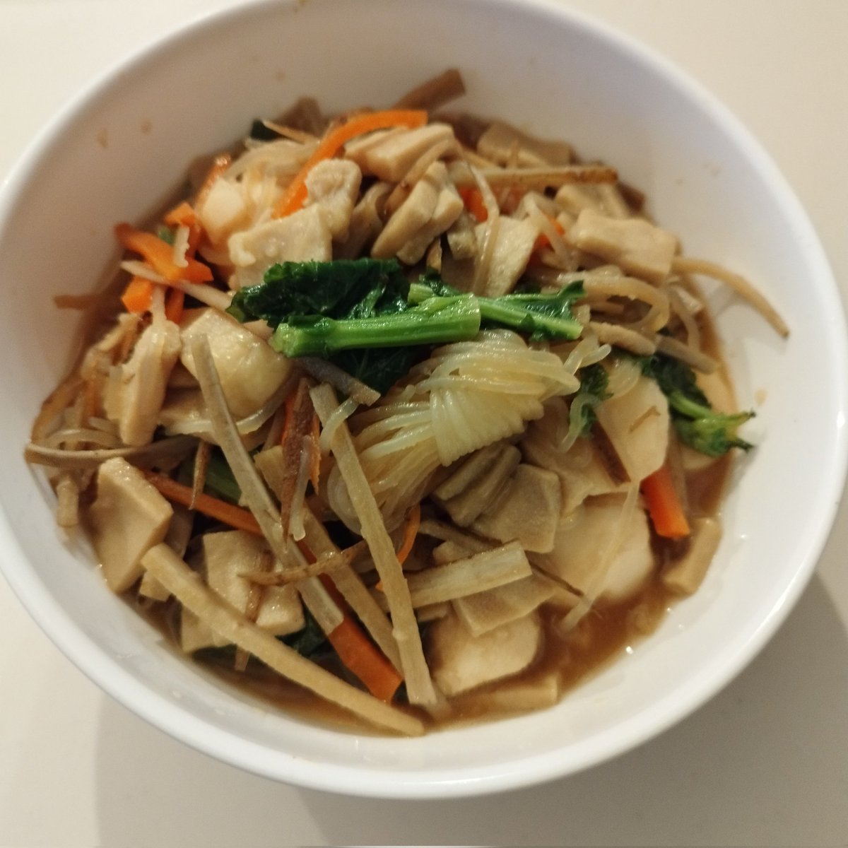 YfPlrn's tweet photo. 治部煮を作ろうと思って鶏肉の売り場で肉は見たんですよ。どれにしようかと悩んで、他の売り場を先に見たら、結局、肉は忘れたのですよ。なので、代わりに高野豆腐と食用油を入れました。たんぱく質はこれでオッケー。味もオッケー。ただ、肉を忘れただけ。 https://t.co/2s8N0g7SDX