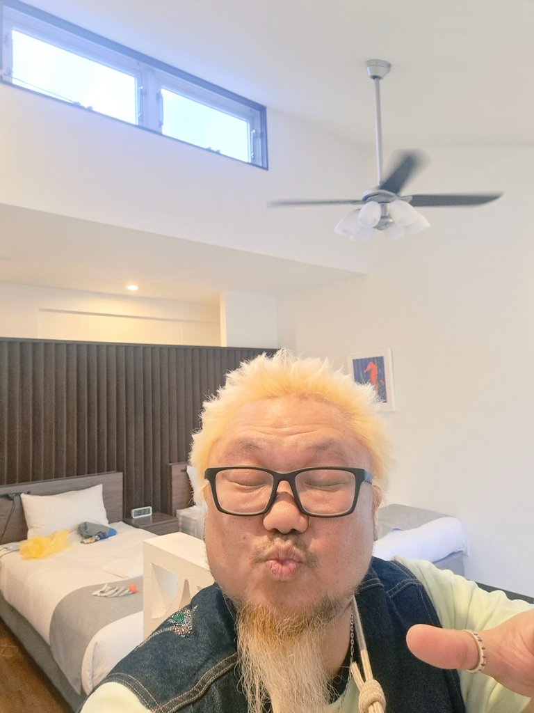 髭原人 tweet media