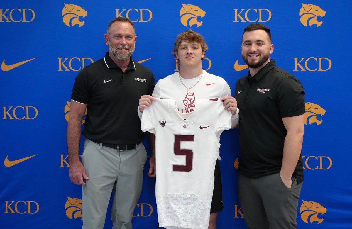 BUKnightsFB's tweet photo. πΎπππππ π
πΎπππππ β
π―ππππππππ π
We would like to introduce, @Rudolph13Parker to the Bellarmine Community and congratulate him on his signing today! #SwordsUp #KnightsNation βπ https://t.co/Gm8fga7bJa