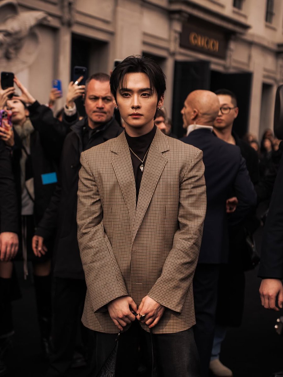 jstandsforjoel 포토그래퍼 인스타

#LeeKnowXGucciMFW