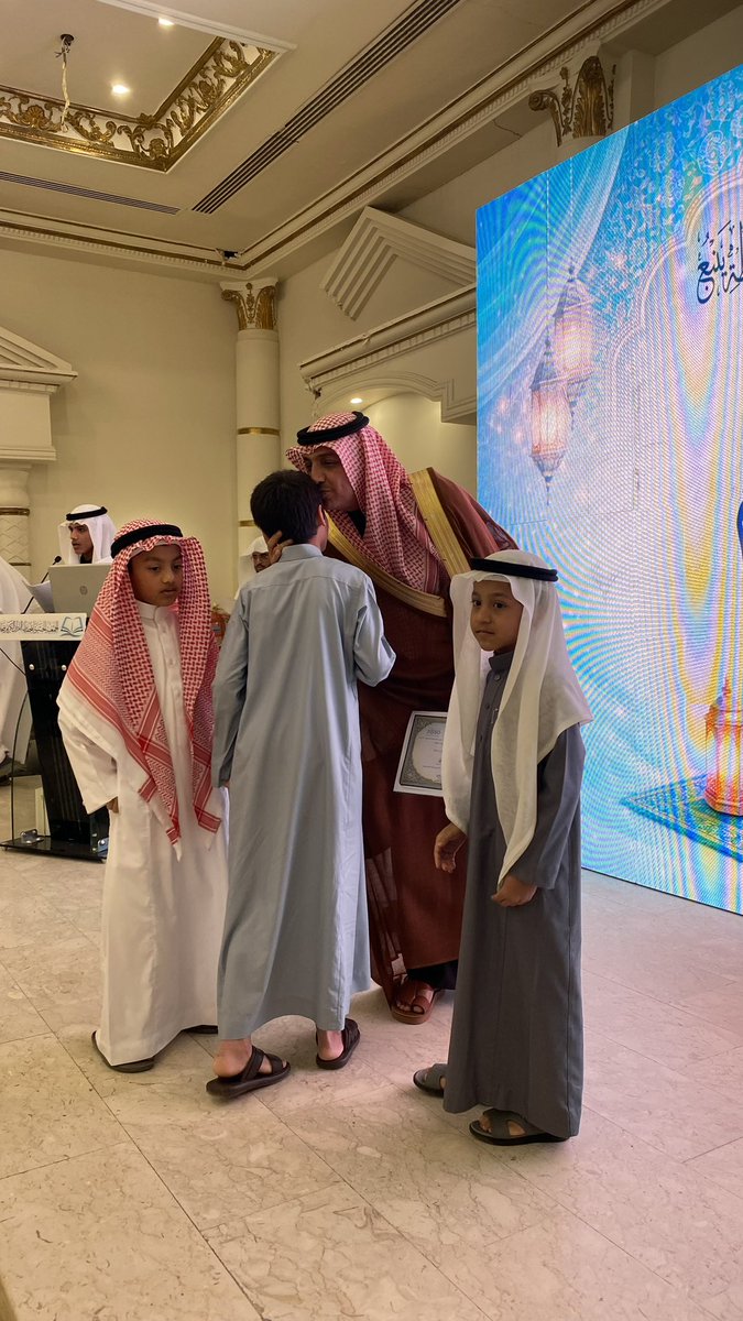 abdulrahmanYnb's tweet photo. رعى محافظ #ينبع حفل تكريم الفائزين في مسابقة ينبع لحفظ القرآن الكريم، والذي أقامته الجمعية الخيرية لتحفيظ القرآن الكريم بقاعة ريتاج بمحافظة ينبع. https://t.co/IHdrmXYgxE