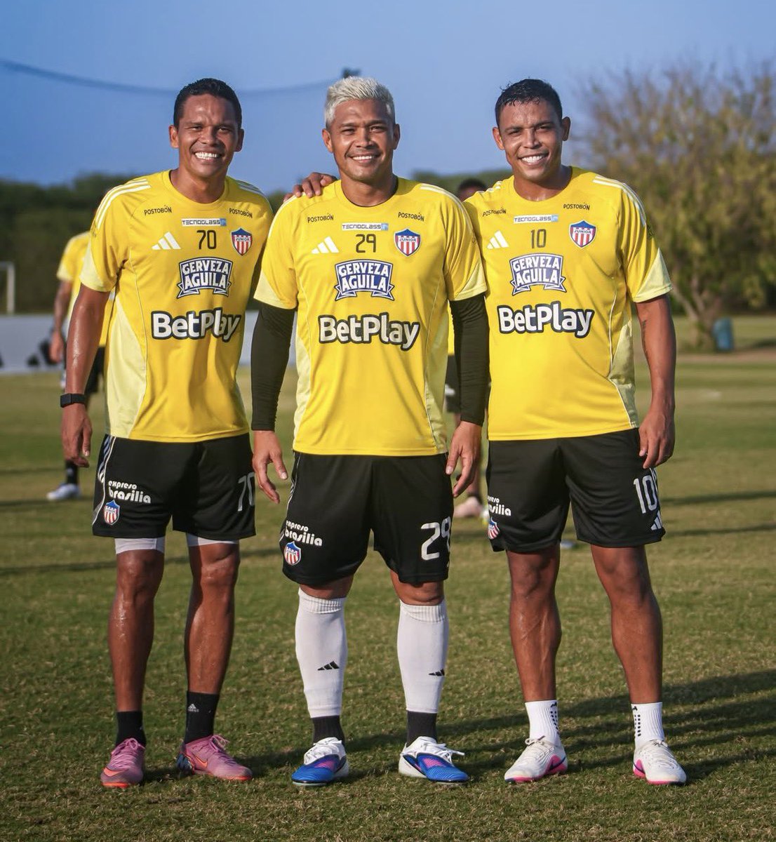 ToqueSports's tweet photo. Estos 3 se van a divertir mucho… 😮‍💨🦈 https://t.co/UEvs4DIJZT