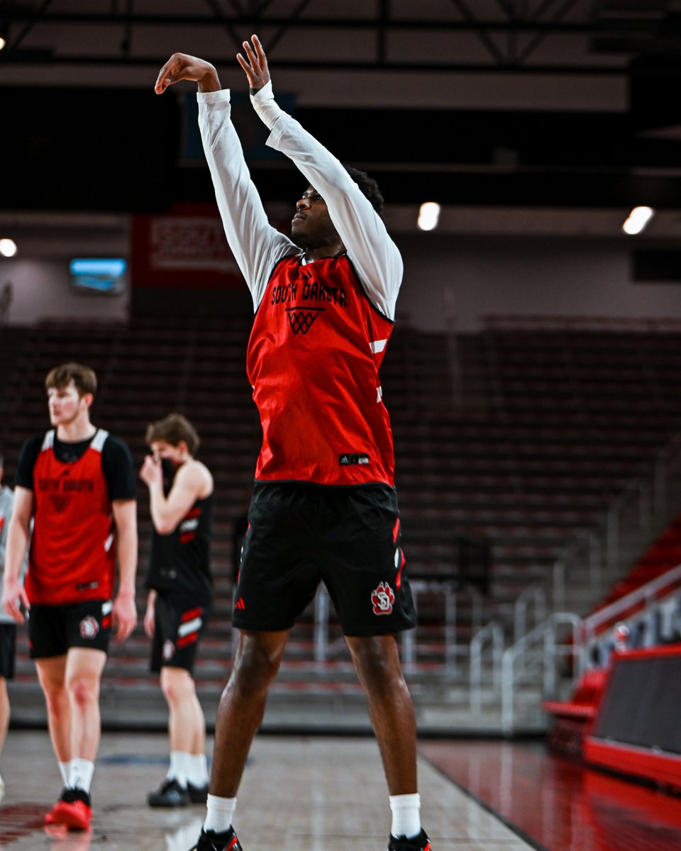 South Dakota Men's Basketball tweet media