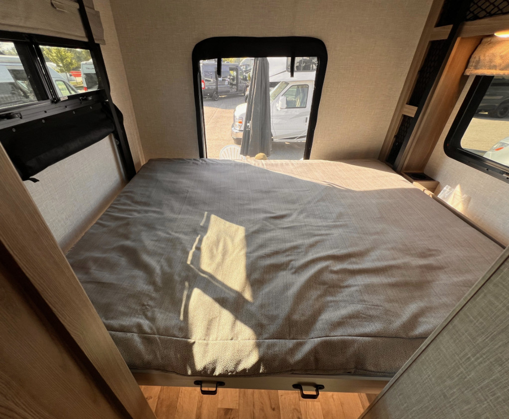 rvsupershows's tweet photo. Designed for couples who love the simplicity of a camper van but want a little more room, the Gemini TRIP 22MT delivers big features in a streamlined package.

✨ SkyBunk queen bed with drop-down design
☀️ 400W solar charging system
-
-
-
#rvlife #newrv #ThorMotorcoach https://t.co/PCrMQPrqJX