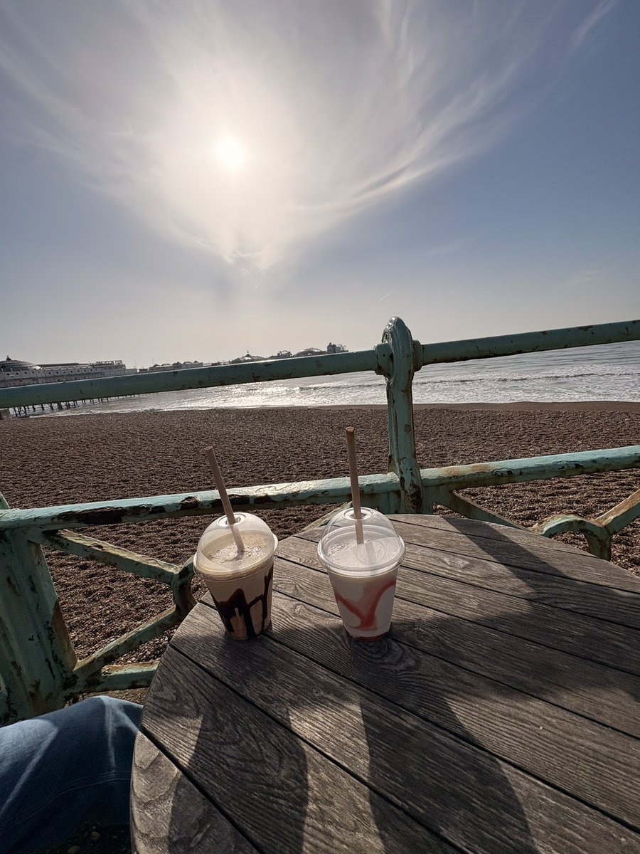 daniellemayxox's tweet photo. brighton, you were a dream. definitely recommend staying in the leonardo royal hotel along the sea front!😍

#brighton #seaside https://t.co/DbKRTSoTD2