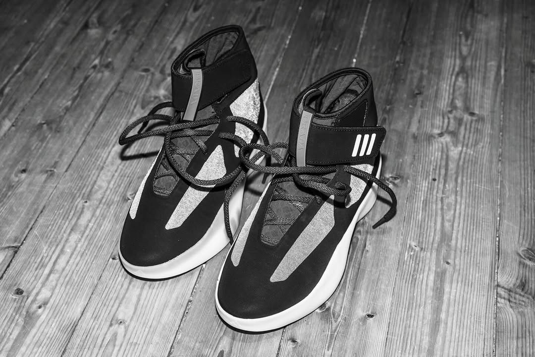 JustFreshKicks's tweet photo. Prada x adidas Fear of God "America's Cup" sample 😮‍💨 https://t.co/u1oR9RDXEA