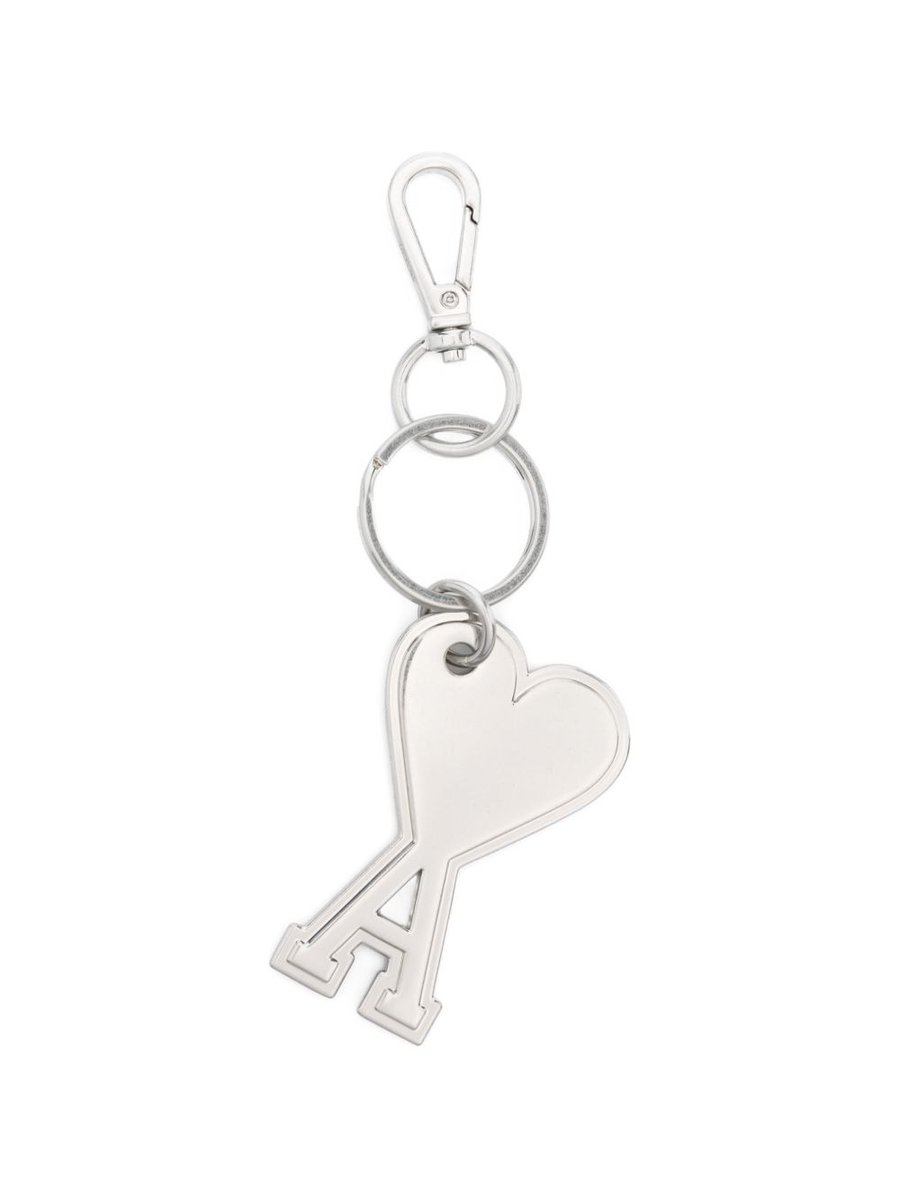 aumi4official's tweet image. A key to elegance: the Ami De Coeur Keyring. Where silver meets sentiment. Elevate your essentials effortlessly. #AmiParis #LuxuryDefined