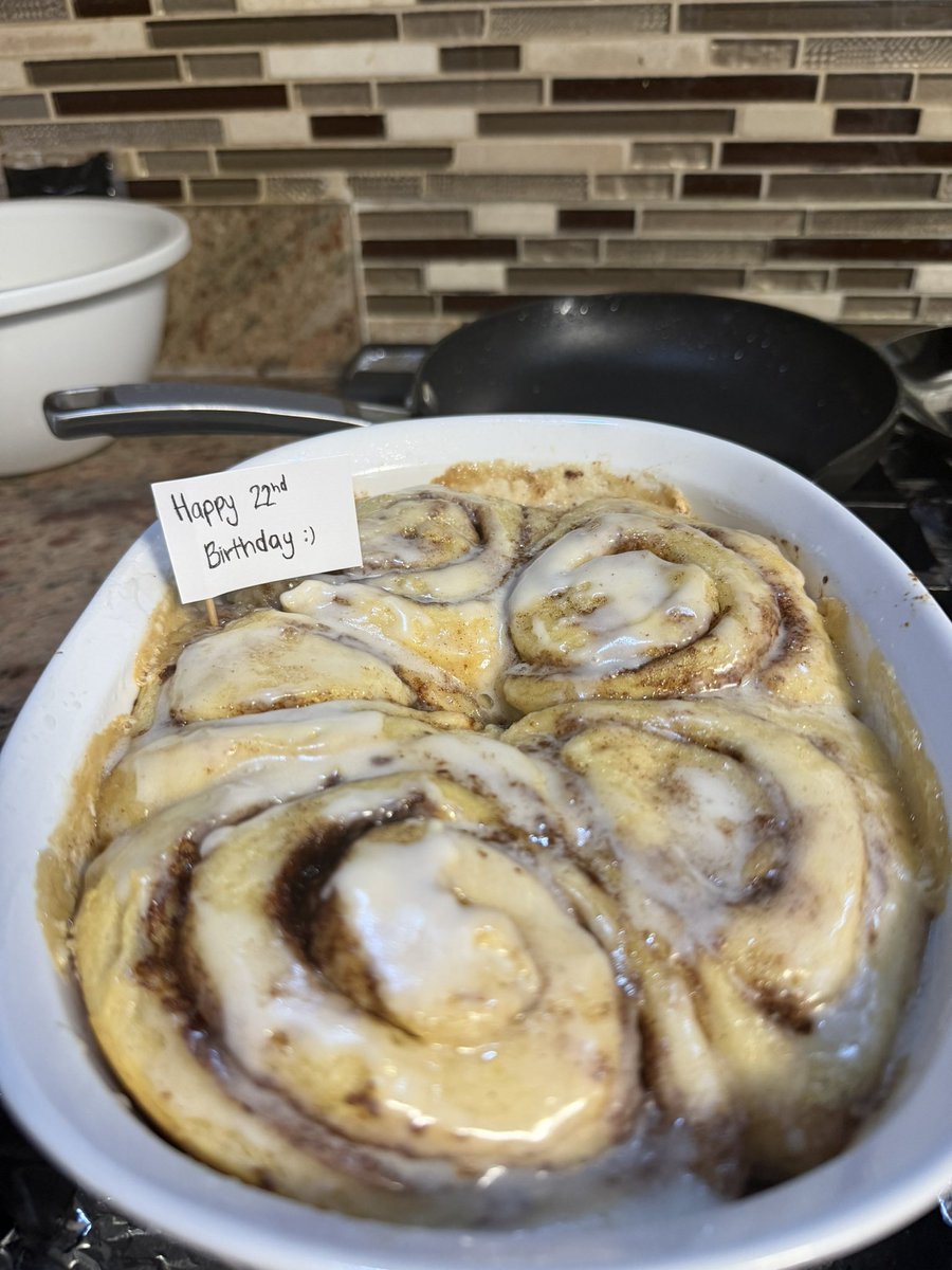 samraabbasi__'s tweet photo. made cinnamon rolls for my brother in laws birthday 😇😇 https://t.co/cwZEw1gG1l