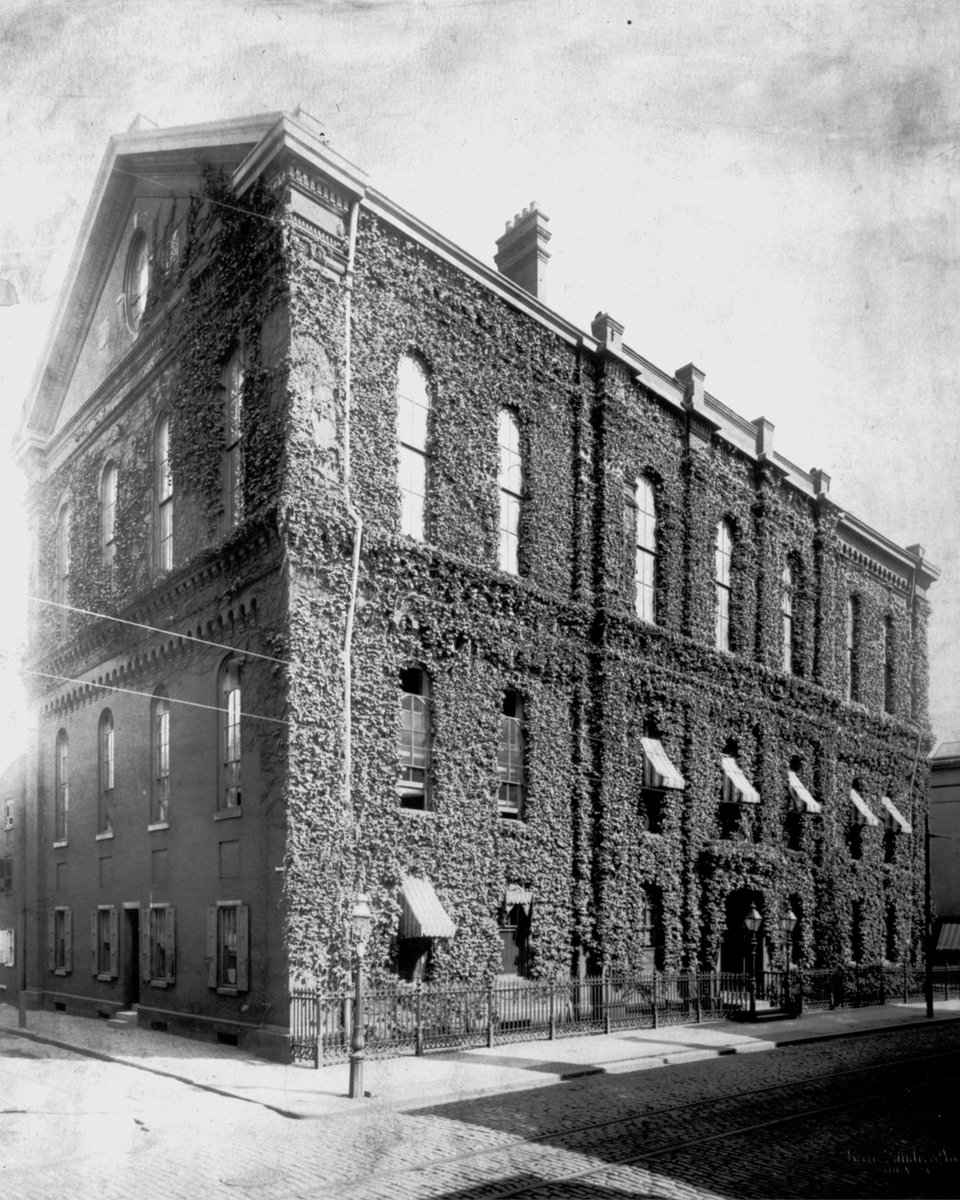 Mütter Museum tweet media