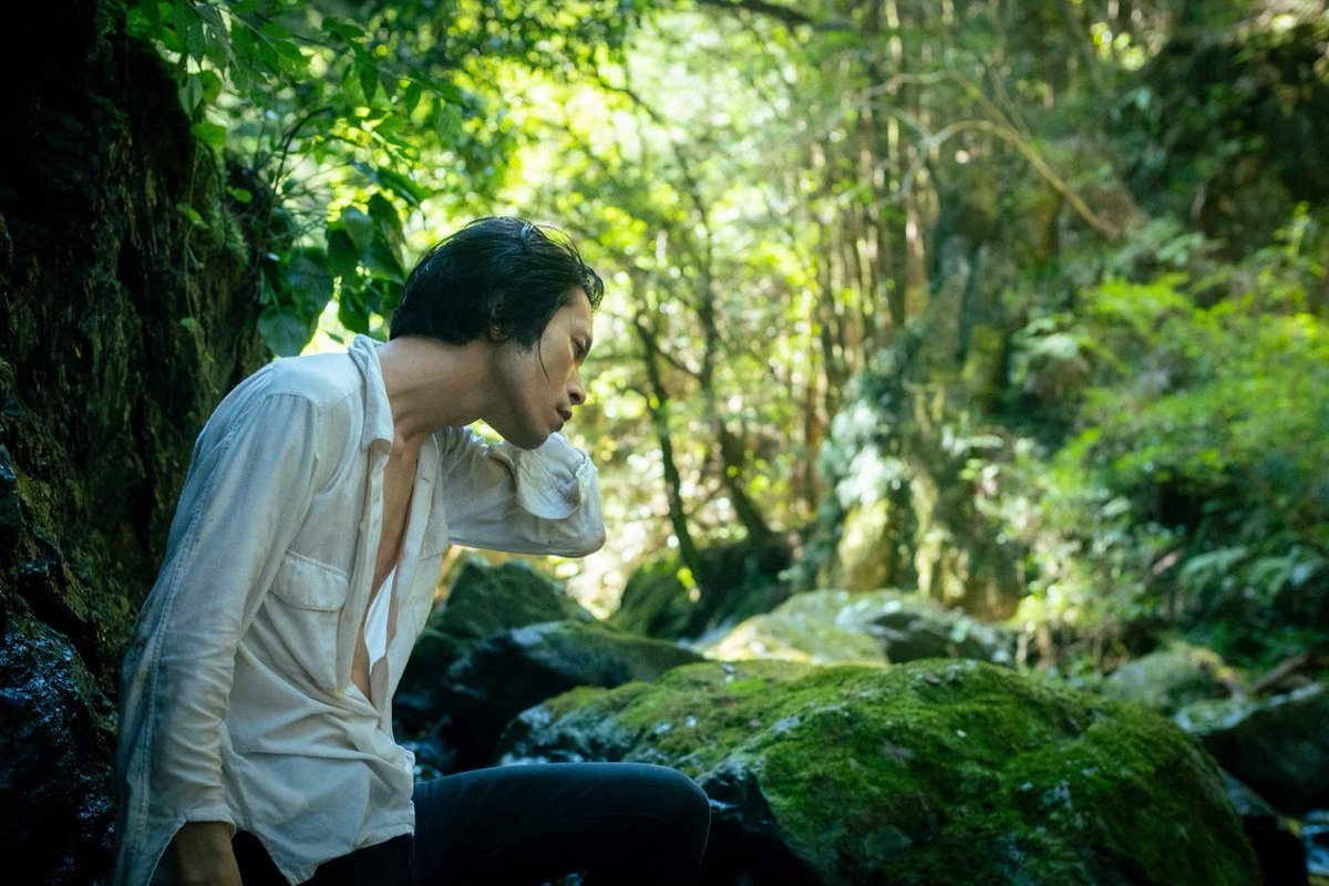 「溺れるより深く、苦しく、為す術もない。その微笑んだ目を、やわらかな匂いを、撫でる指の感触を、私の稚拙な脳で繰り返している」

photo：ちゅん。 <a href="/ntm_cmr/">ちゅん。</a> 
（ <a href="/ntm_ptr/">なつみ。</a> ）
model：me
2025