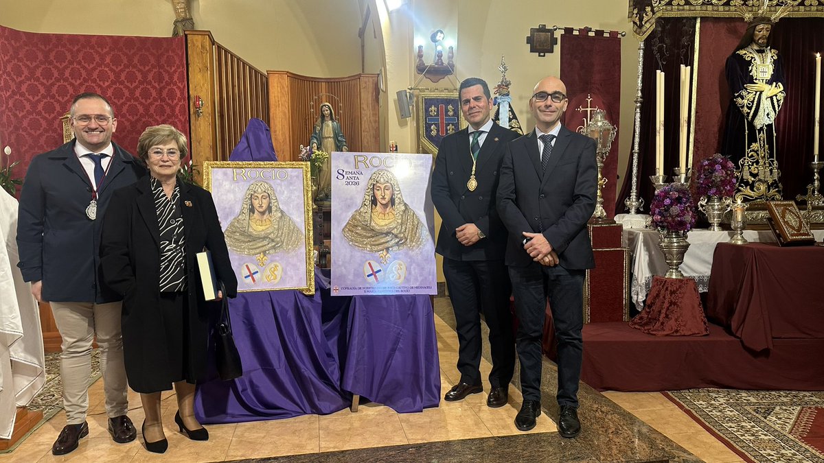 Hoy miembros de nuestra junta de gobierno con nuestro hermano mayor a la cabeza, acompañan a N.H. MªVictoria Gomez Nicasio autora del cartel anunciador de las estaciones de penitencia de la cofradía hermana <a href="/cautivomelilla/">Cofradía del Cautivo</a> muchas felicidades.