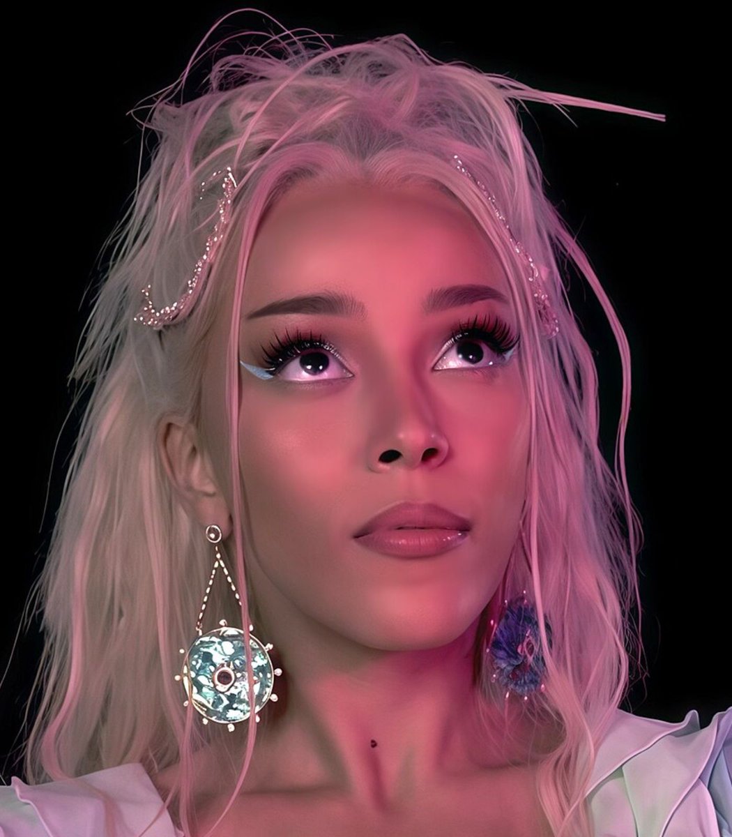 TndenciaStream's tweet photo. "Doja Cat"

Porque la cantante, ahora streamer, se sintió decepcionada al descubrir que Twitch no le permitía desactivar los anuncios para sus espectadores.  

Ella decidió limitar los anuncios al mínimo que Twitch le deja. https://t.co/tKR7s1Yibd