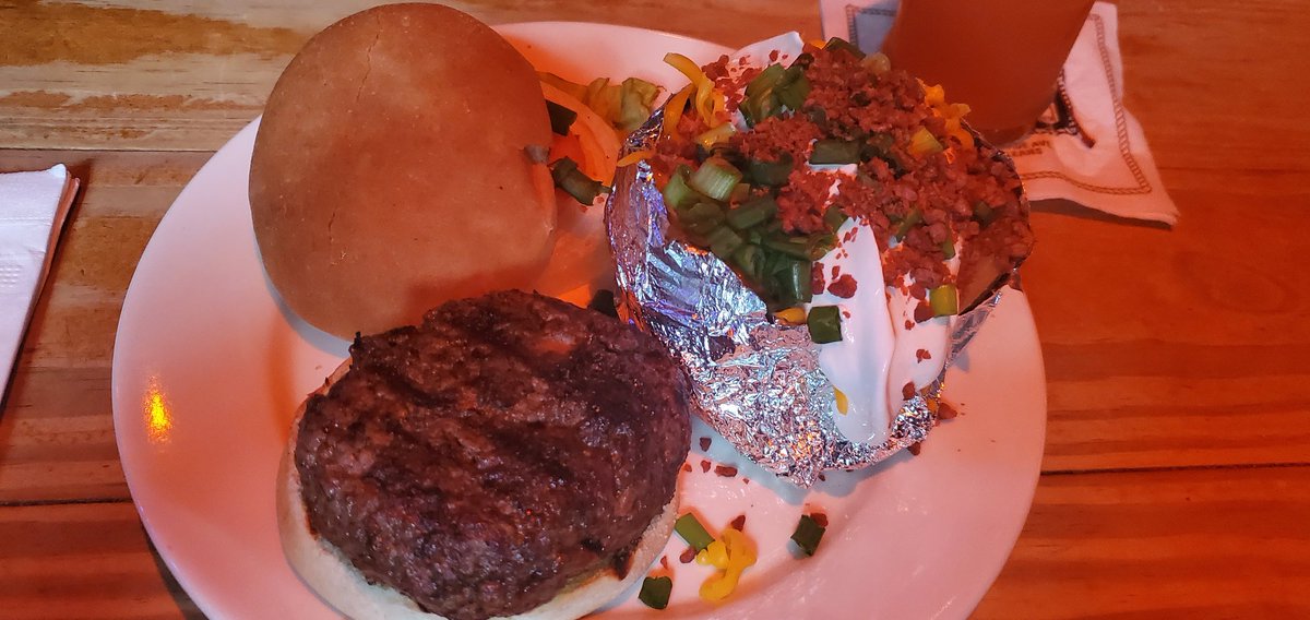 bougienda9th's tweet photo. A burger, loaded baked potato, and an adult beverage...#PortofCall https://t.co/2lirp0PChC