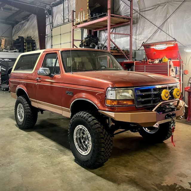 HappyMotorhead's tweet image. 1995 Eddie Bauer Bronco: lifted, locked, and ready to conquer anything... or just flex in the garage with those smiley lights. Who's riding shotgun? 😏 #FordBronco #OBS #BuiltNotBought