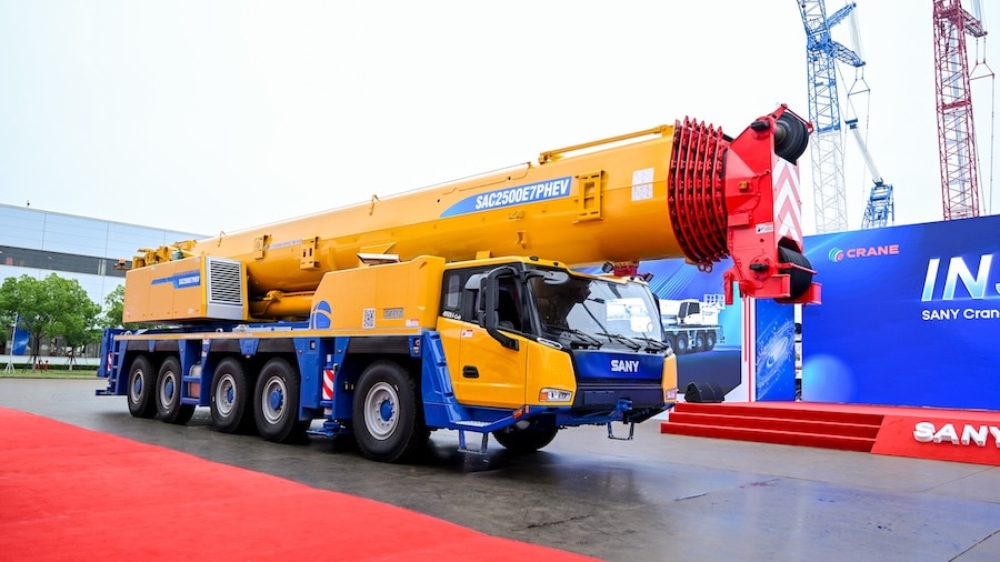 SANY with Tutt Bryant unveils its next leap in hybrid crane tech: Sany’s hybrid SAC2500E7PHEV combines performance with low emissions. Image: Sany Australia. 

Sany’s push into low-emission lifting technology continues to gather pace, and its newest… cranesandlifting.com.au/sany-with-tutt…