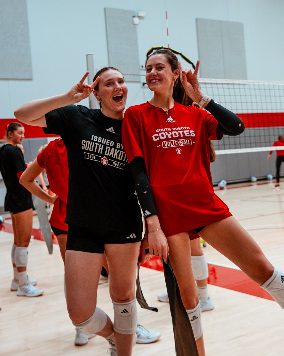 South Dakota Volleyball tweet media