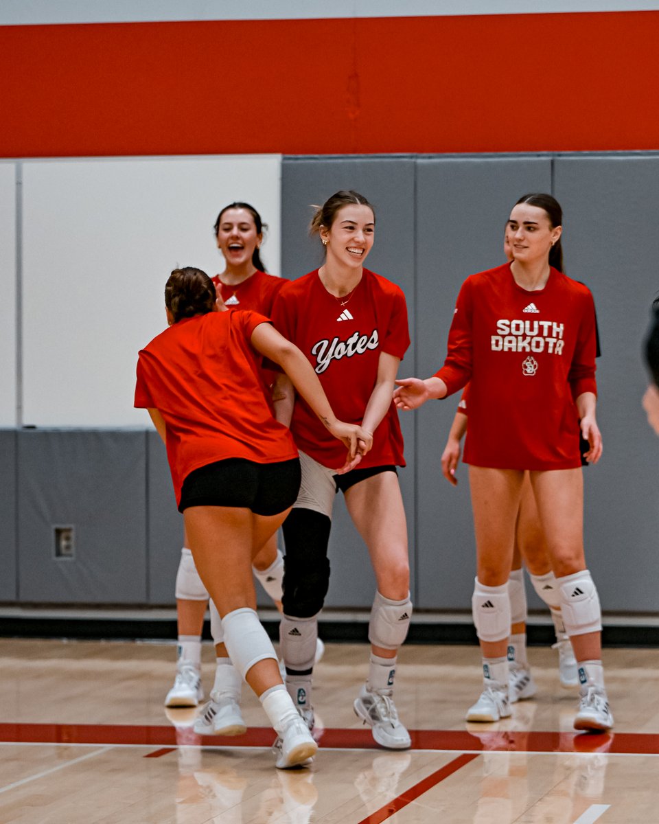 South Dakota Volleyball tweet media