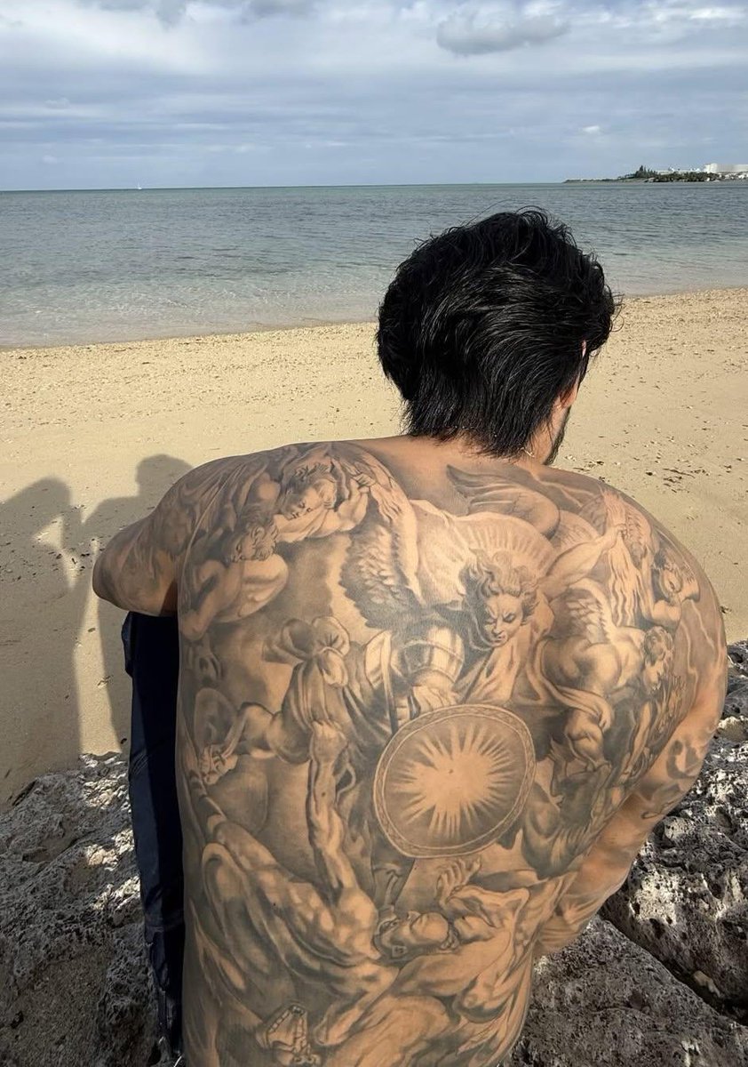 MySpace_1981's tweet photo. นี่คือด้านหลังเมะเคะ ที่เหมือนหลุดมาจากนิยาย🤭
ฮิโระเรียวตะ😎👼 https://t.co/FDEF6DWATI