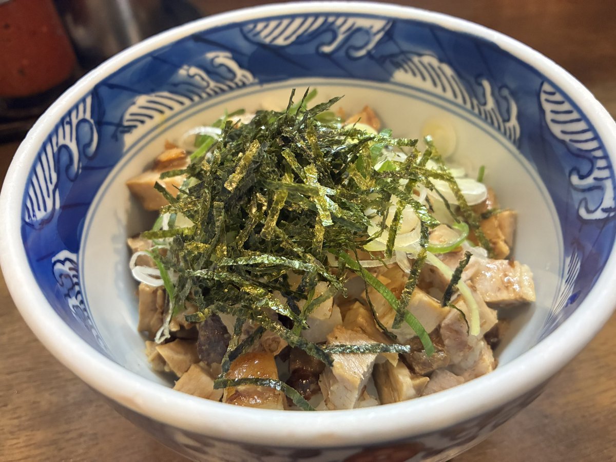 kamikazehunka's tweet photo. 蔵前の #元楽総本店！
 
特製元ラーメンこぶためしセット

かなり久し振りにやって来ました。
久し振りの元楽の背脂がメチャ染みて相変わらずの美味さ！
こぶためしも変わらず美味ぇ

価格が変わってなかったのも嬉しかったっス！

ご馳走様でした。

#うまーみん https://t.co/aLugqBeXJ8