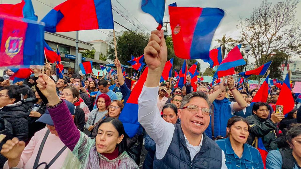 🚨 #QuitoSeDefiende | “Los servicios sociales también son inversión y hoy están en riesgo. Con Quito se equivocan, defenderemos a la ciudad más linda del mundo”.
- Pabel Muñoz (<a href="/pabelml/">Pabel Muñoz L.</a>), alcalde de Quito.

#QuitoRenace #QuitoNoSeDetiene