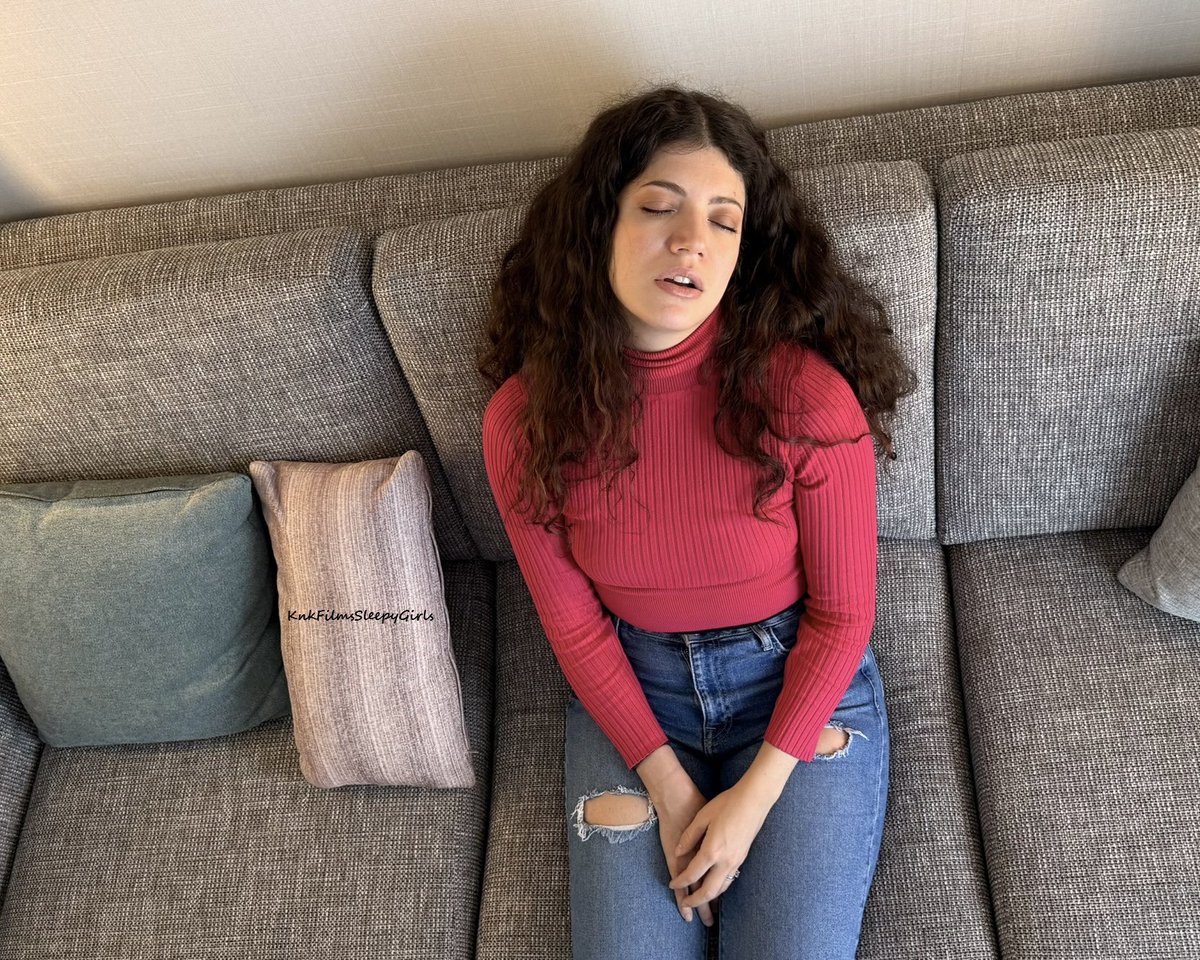 knkfilmsstudio's tweet photo. New Sleepy showcase coming soon to Patreon! She did not want to come out of Dreamland..😴💭 Out on 3/8, link in bio!
#sleepy #sleepygirl #knockedout #fetish #sleepyfetish #outcold #unconscious #sleepyfeet #feet #soles #koed #zzz #limp #limpplay #sleep #nap #snoring #defeated https://t.co/K4hLsMoVkr