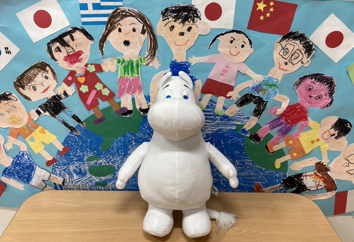 honmurakg's tweet photo. 3月4日 〈フィンランド大使館訪問〉🇫🇮
いろいろな方のご尽力のおかげで、大使館を訪問することができました。
大使館入口では、ムーミンがお出迎え。
沢山の調度品や美術品の紹介、ムーミンの人形や絵本のプレゼント🎁もありました。ありがとうございました😊 https://t.co/4gVNa980GI