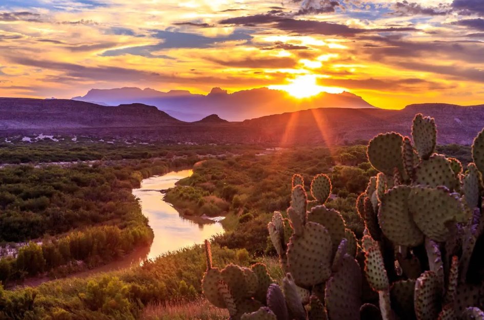 LaikenJordahl's tweet photo. DHS is rapidly moving forward with plans to wall off virtually every river access point to Big Bend National Park. This would effectively end all whitewater boating on this world-class stretch of the Rio Grande, killing the recreation economy and robbing this majesty from us all. https://t.co/qdPMBJUHZc