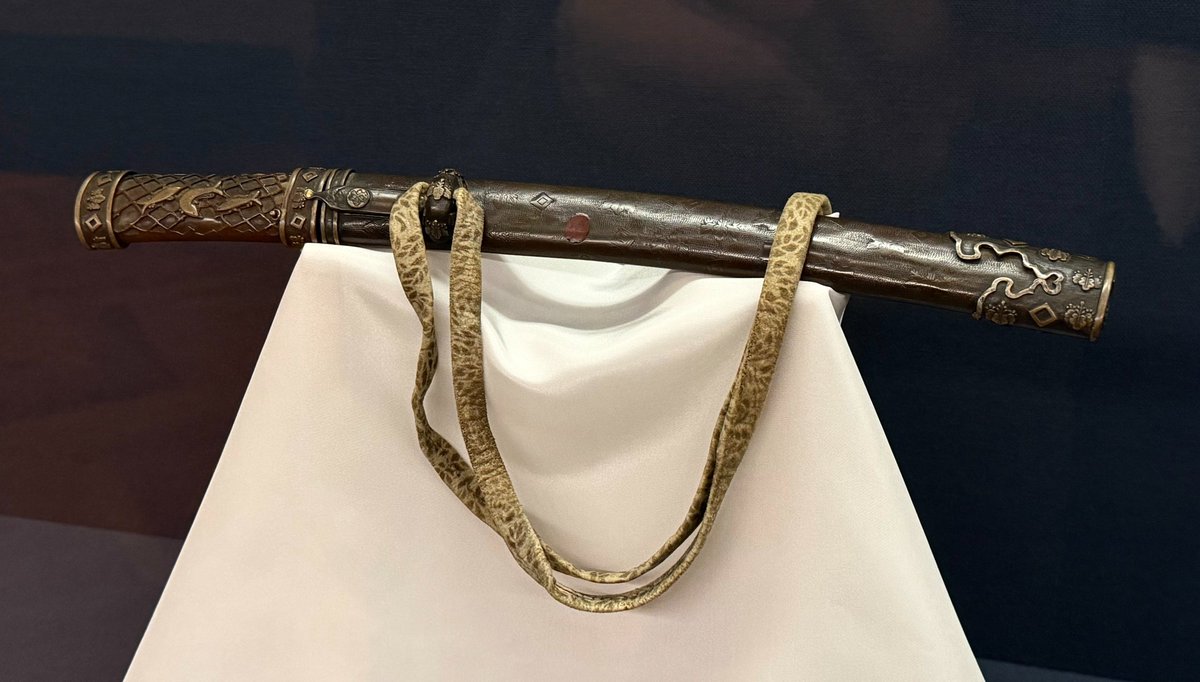 RT @katana_case_shi: トーハクに展示されていた室町時代の短刀拵、山