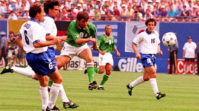 rikgruneisen's tweet photo. #Italia 🇮🇹0-1🇮🇪 #Ireland 
🗓️ 18.06.1994
🏟️ Giants Stadium, New York🇺🇸
⚽️ Ray Houghton
Sorpresa en NY. El instante previo al gol. @FIGC era la amplia favorita y terminó siendo finalista. Pero ese día la gloria fue para los irlandeses que obtuvieron su primera victoria en mundiales https://t.co/VjuYycAgjM