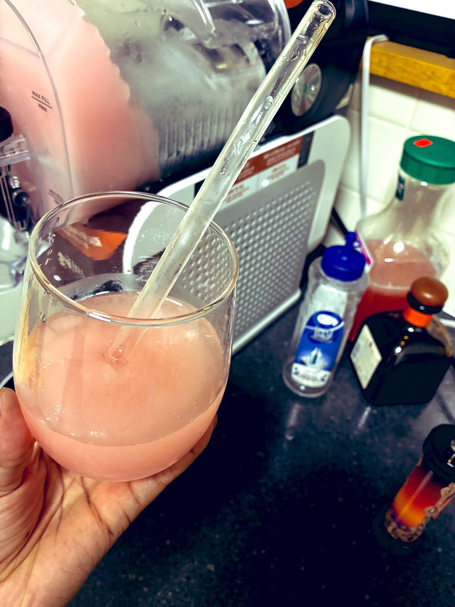 daniphantommm_'s tweet photo. love a good drink at home 😍😍😍 https://t.co/23SdjB8mBu