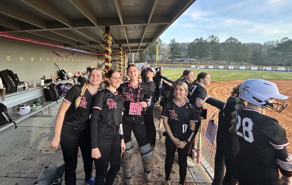 ORSchools's tweet photo. A special evening last night as the first ORHS Softball game was played on the new Kevin Calia Field! Looking forward to a great season!
#EverySingleThing
#RWR🐾🐾🥎🥎
@AthleticsOrhs @ORHS_Wildcats @cityofoakridge @ExploreOakRidge https://t.co/nP9d3E72GE