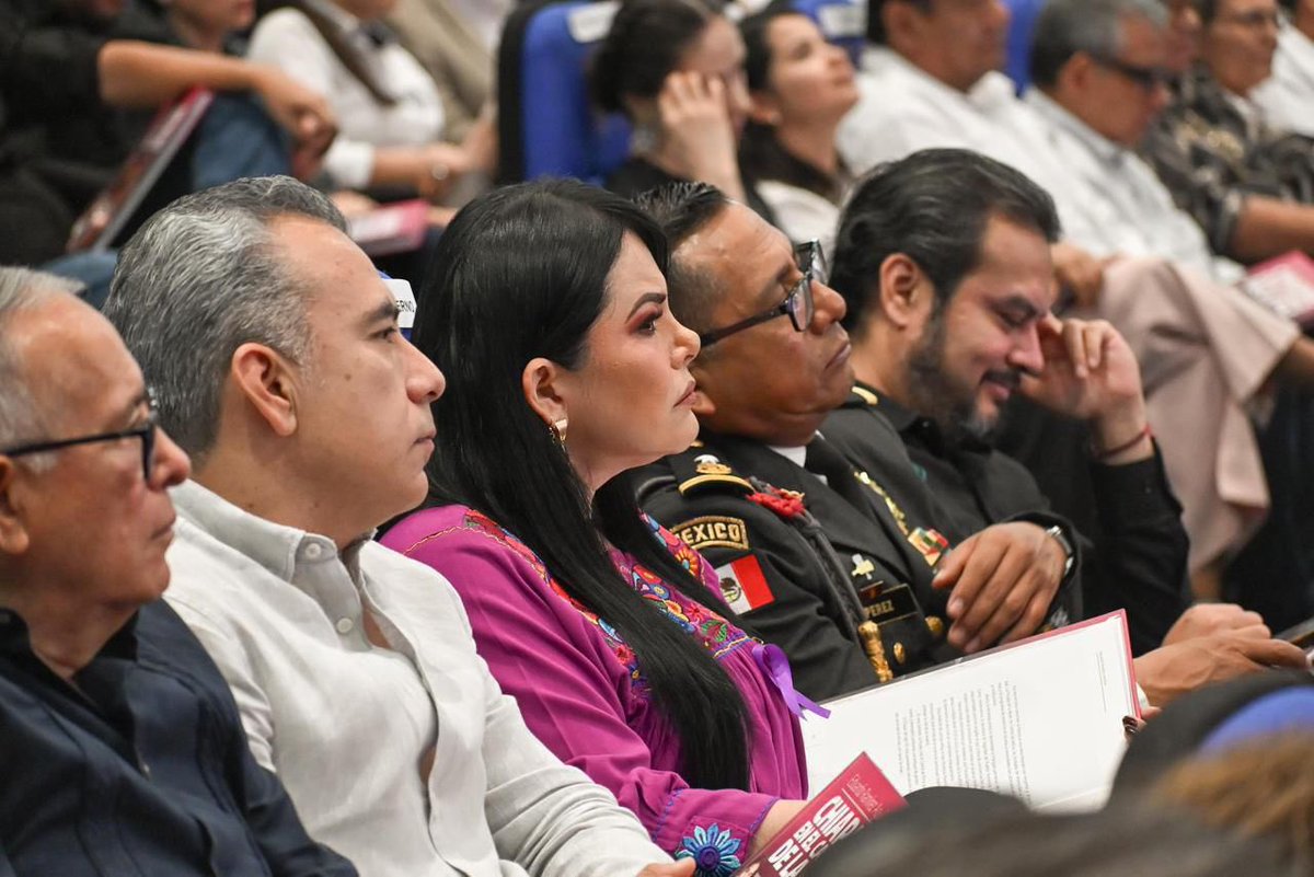 Ana Laura Romero Basurto asistió a la presentación del documento “Chiapas en el camino de la paz”, que presentó el Gobernador, Eduardo Ramirez Aguilar, instrumento que integra experiencias, estrategias y resultados entre diversas instancias estatales en materia de seguridad.