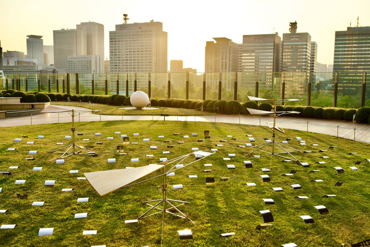 【開幕まであと37日】
参加アーティストの鉾井喬
山水荘で《Invisible Cooperation》を展示。春のやわらかな風のなか、テクノロジーと自然がせめぎ合い、響き合う瞬間を、温泉街の地熱とともに体感してみてください。足湯「月のゆぶじぇ」にて滞在制作も行います！
arafudo.net/#section_pas