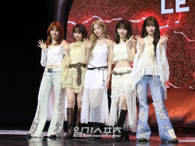 LESSERAFIM CHARTS tweet media