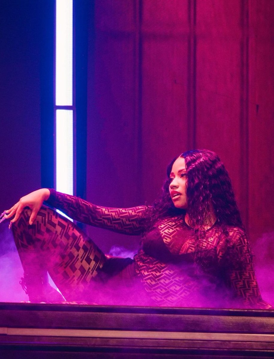 queenoftruth10's tweet photo. We don’t take about this look enough, when the main stylist took over. He ate so bad. This was the best outfit for pink birthday performance to me

Queen killed her looks for pf2 fr. Ateee https://t.co/8lctA12frQ