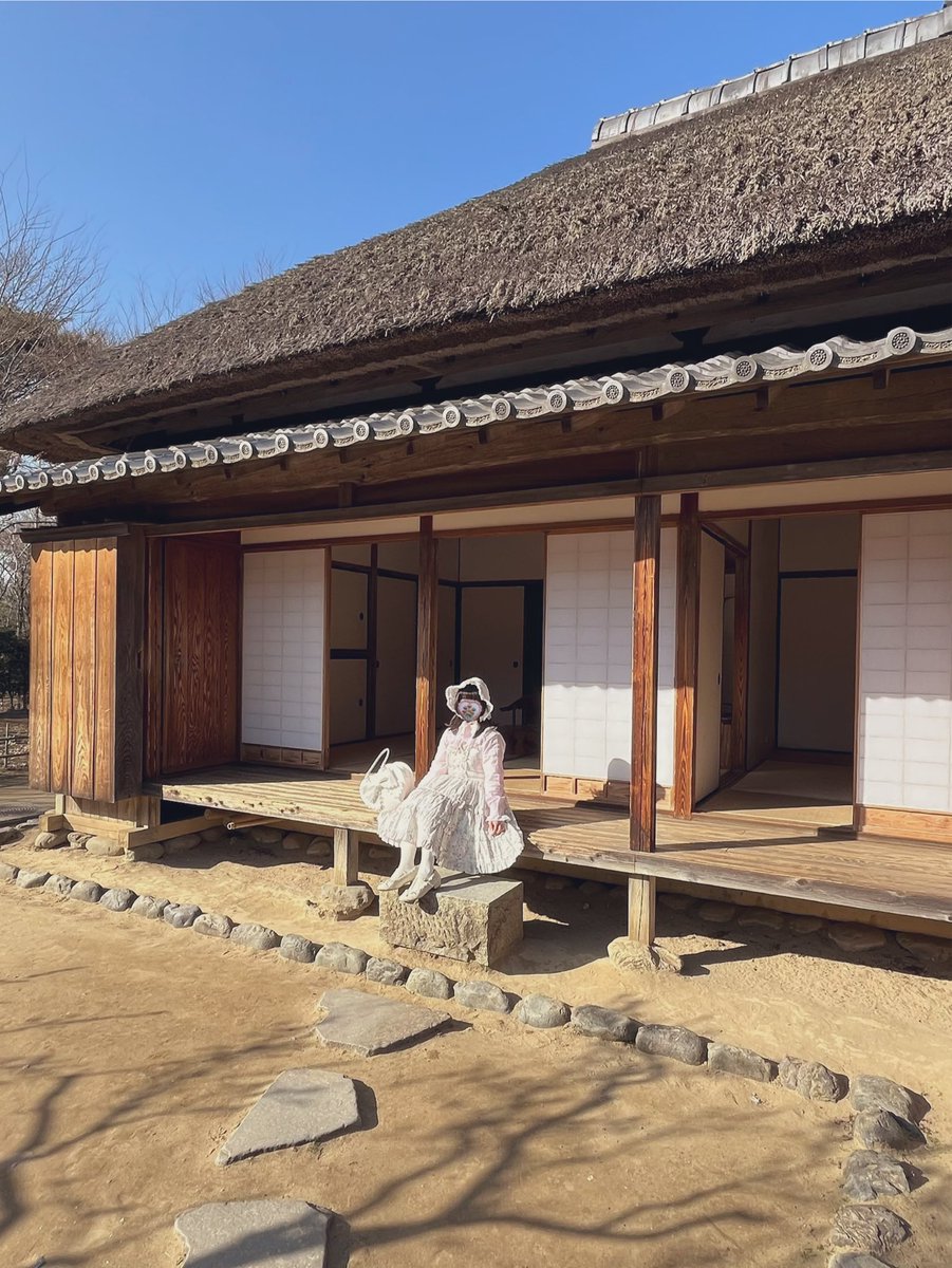 縁側に　ロリィタひとり　春日和

ロリィタ心の一句🪭