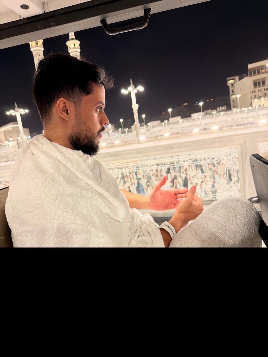 ve3i_'s tweet photo. A birthday celebration with a Ramadan theme.
5/3 🎁🎉 https://t.co/m3DA2h54WK