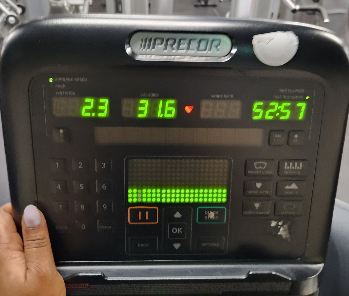 2busy4ubanks tweet media