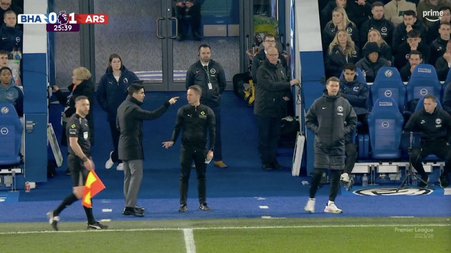 arsenal_brasuca's tweet photo. Hurzeler: "É assim que vocês pretendem ganhar o campeonato? Jogando um futebol defensivo?"  

Arteta - "Me impeçam se puderem." https://t.co/PI5xYqs57U