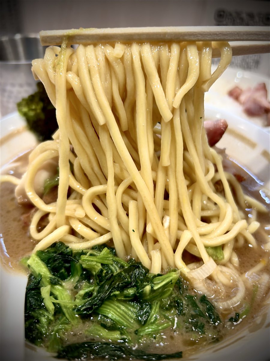 lelouch_death_0's tweet photo. わいず一門 池袋ラーメン梟
のり玉ラーメン1250円
ライス180円
2026年2月27日オープン
神田ラーメンわいずプロデュース
鶏豚の濃厚な旨味にキレのある醤油感、昆布の旨味が効き上品な味わい
三河屋製麺のモチモチツルプリ食感の中太麺、スモーキーで肉感の良いチャーシュー��うまい https://t.co/8usxHEcHBS