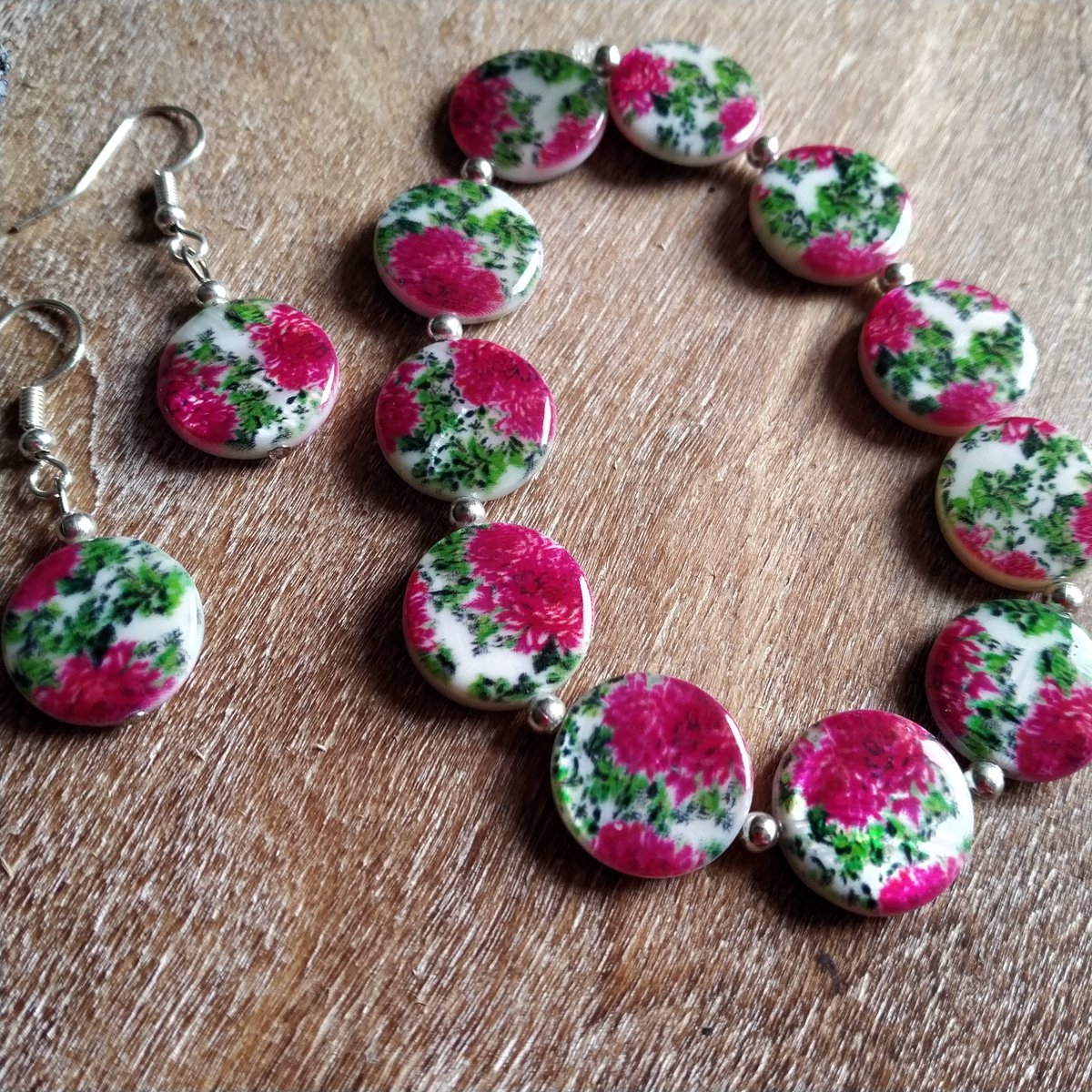 mena_callaghan's tweet image. 💫Mother of pearl peony print 💫
💠Gentle healing💠Self-esteem💠Intuition

PM to purchase
for more visit👇
craftyhandmaiden.my.online.store
#earrings #bracelets #springfashion #accessories #stylegoals