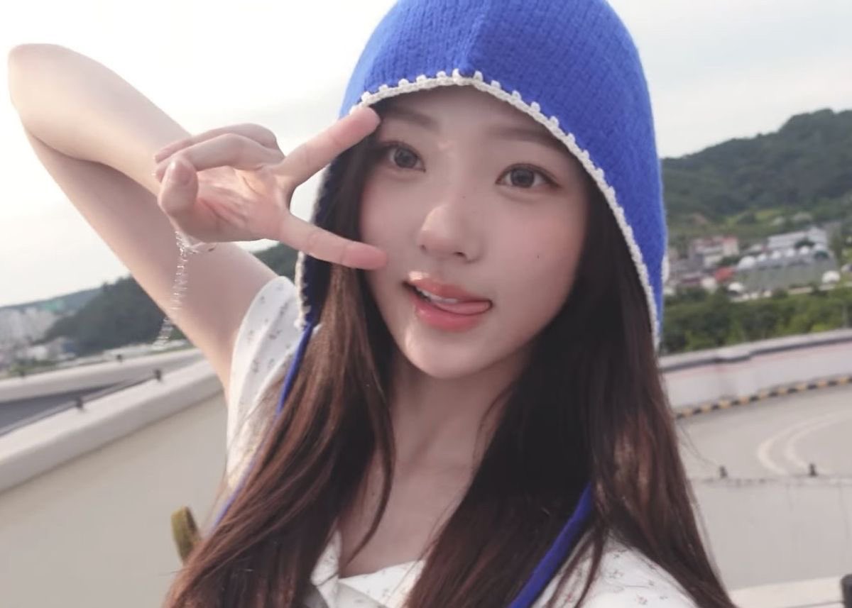 crisantemes's tweet image. #friendrequest 

Name: Jade
Age: 21.
Height: 1.60
Zodiac sign: Cáncer.
Sexuality: hetero.
Fav season: primavera.
(+) paint, movies, w2e, deep talks, flowers, heartopia, music, fuerza regida etc..

         ♡  for dm